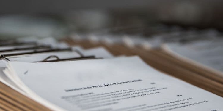 Share transfer register: paper or dematerialized on blockchain?